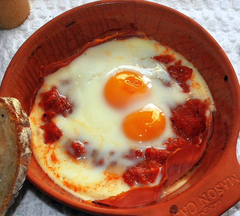 Eggs and tomatoes bake