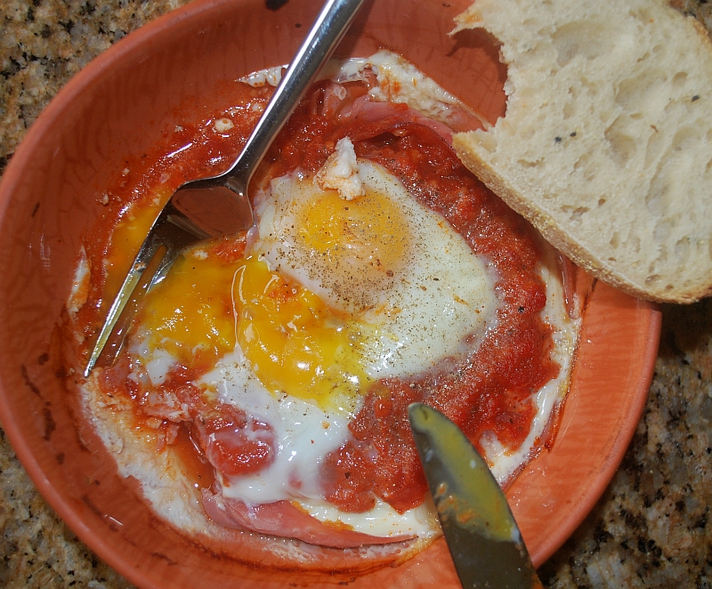 Eggs and tomatoes bake