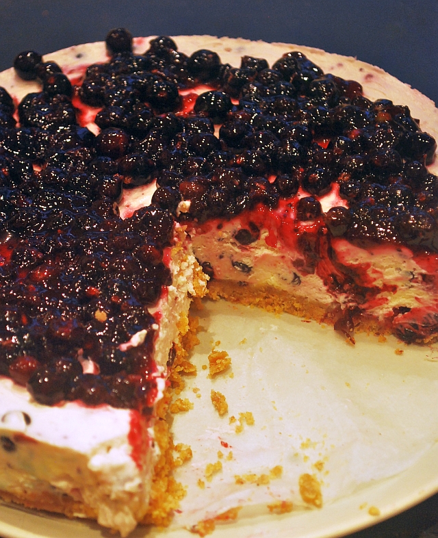 Serving blackcurrant cheesecake