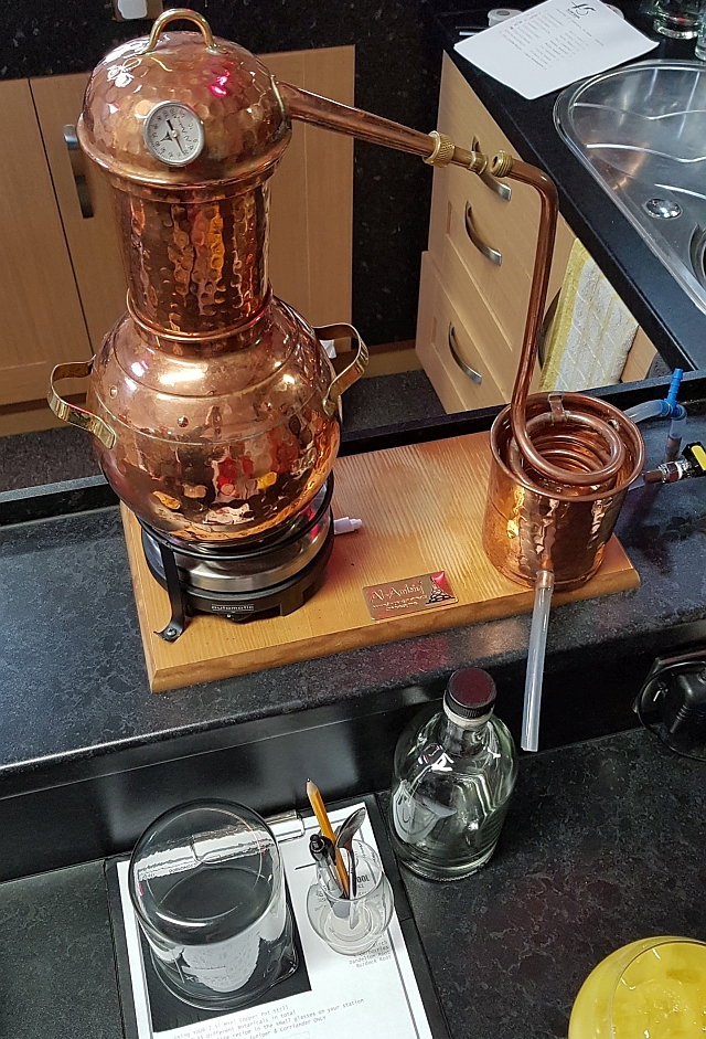 Small distillery pot