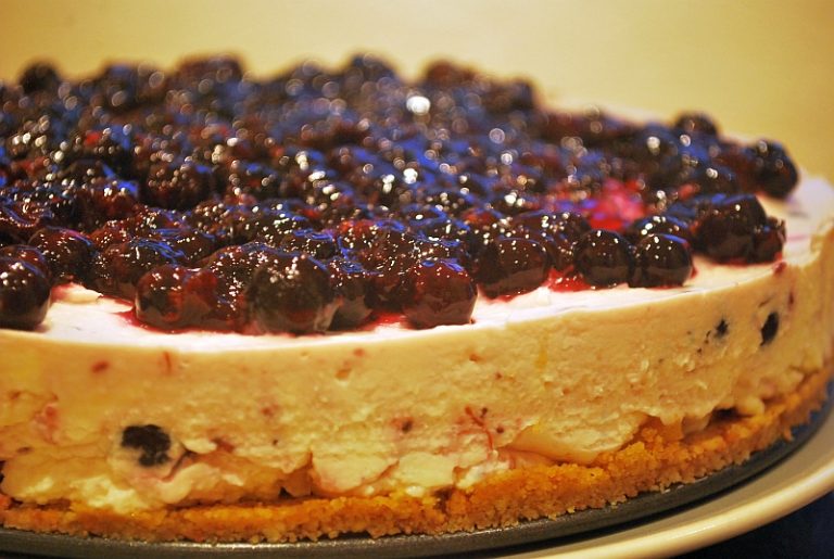 Blackcurrant cheesecake – no bake! – Dad in the Kitchen