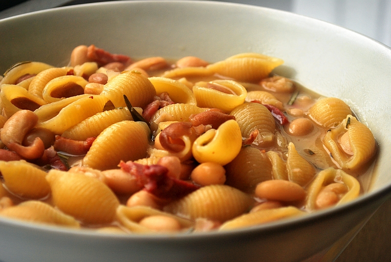 Beans and rosemary pasta