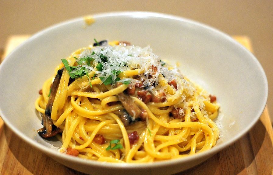 Linguaine pasta with Carbonara sauce
